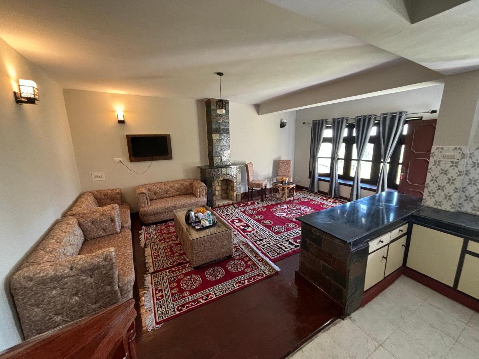 Kumaon Roop Resort Near Kainchi Dham ناينيتال المظهر الخارجي الصورة