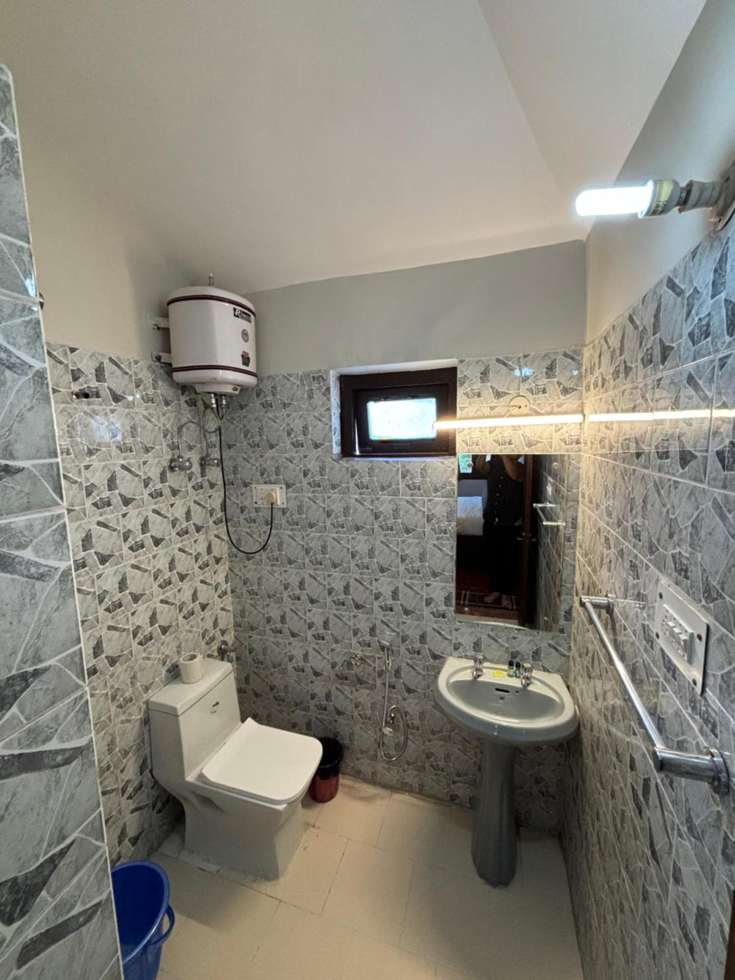 Kumaon Roop Resort Near Kainchi Dham ناينيتال المظهر الخارجي الصورة