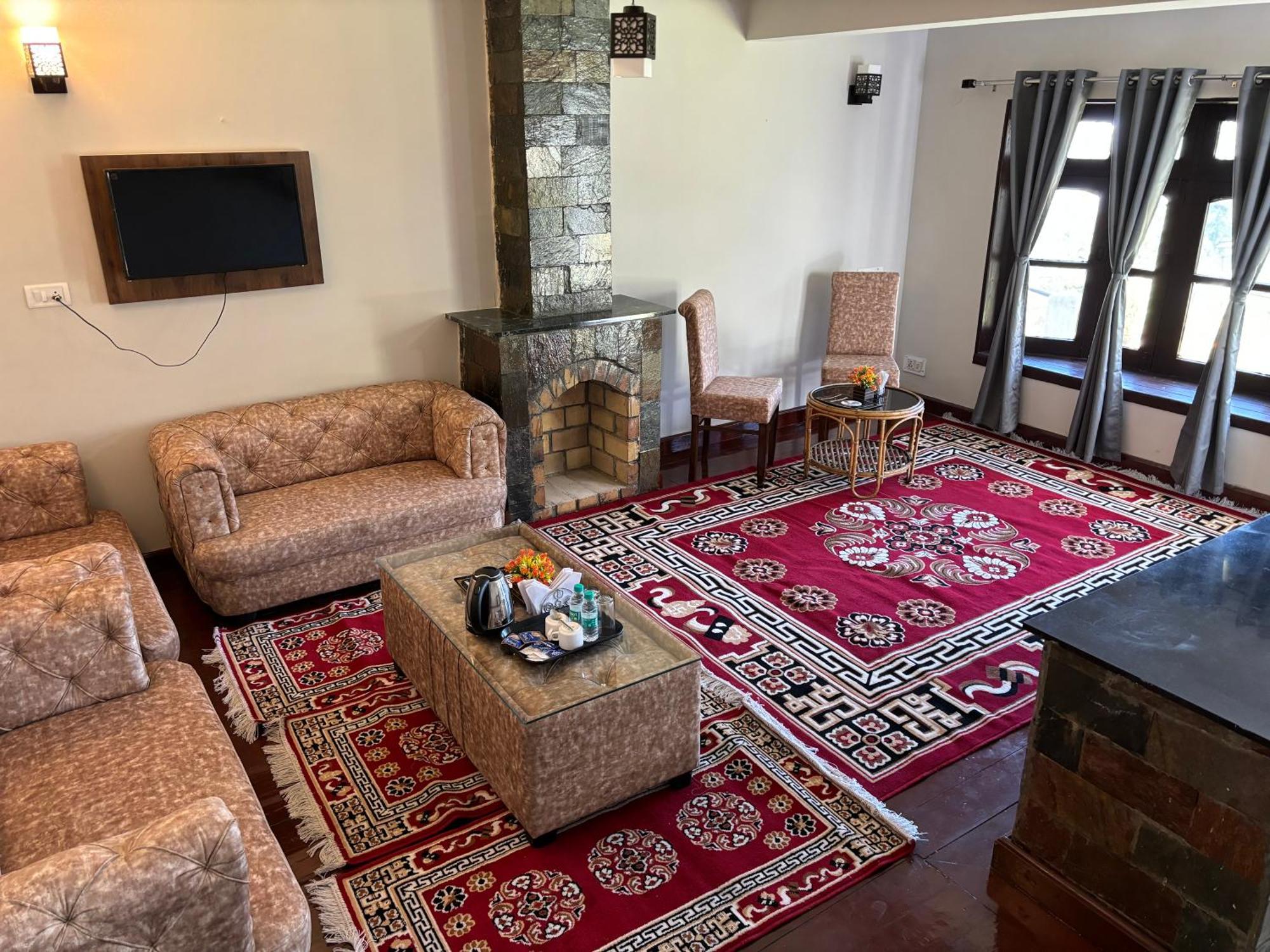 Kumaon Roop Resort Near Kainchi Dham ناينيتال المظهر الخارجي الصورة