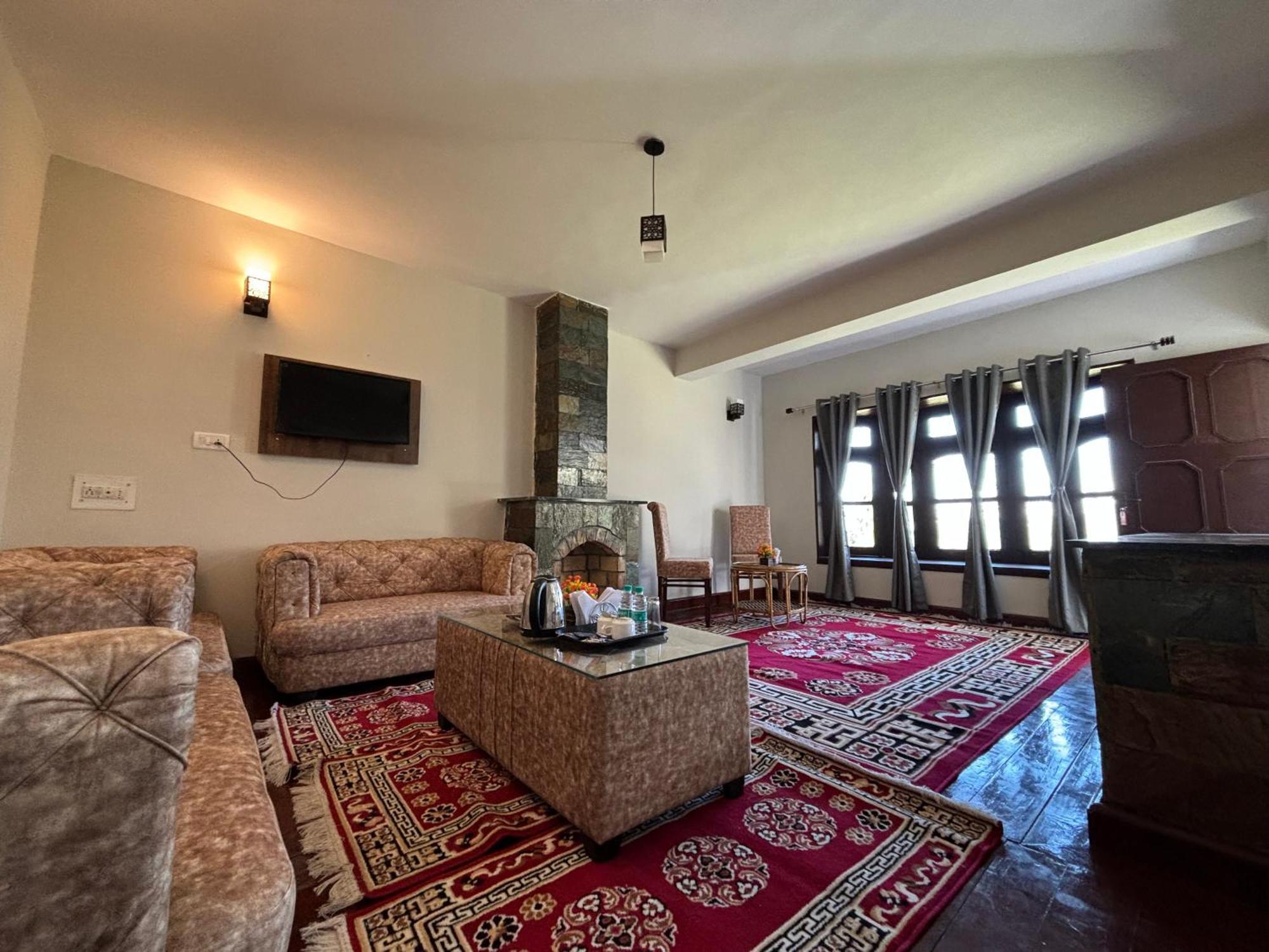 Kumaon Roop Resort Near Kainchi Dham ناينيتال المظهر الخارجي الصورة